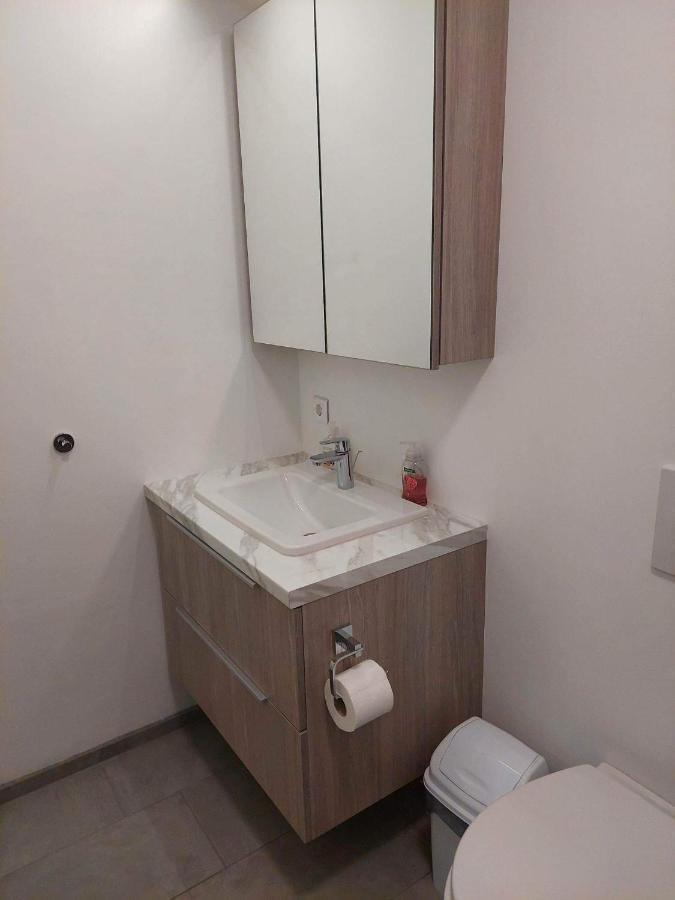 Apartment Near The Airport Njarthvik Екстериор снимка