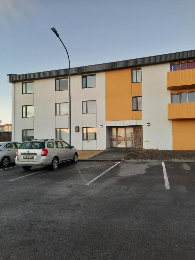 Apartment Near The Airport Njarthvik Екстериор снимка
